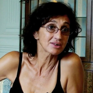 El cine de Silvia Munt. La directora de cine Silvia Munt ofrece en este vídeo su opinión sobre el cine español, el que considera que está “lleno de talentos”, y asegura que ella aprende de la vida, la que enseña con sus premios y castigos. 