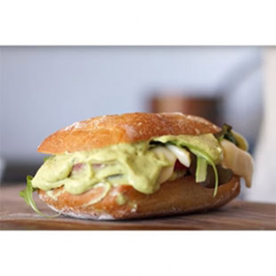 Cómo hacer un delicioso y sano sandwich vegetal con mayonesa. Receta fácil. 
