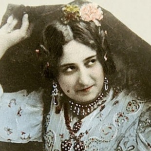 María Guerrero: Mujeres en la Historia. María Guerrero, actriz y una de las primeras empresarias teatrales de nuestro país, era admirada por su labor, pero también temida por su carácter dominante y autoritario. 
